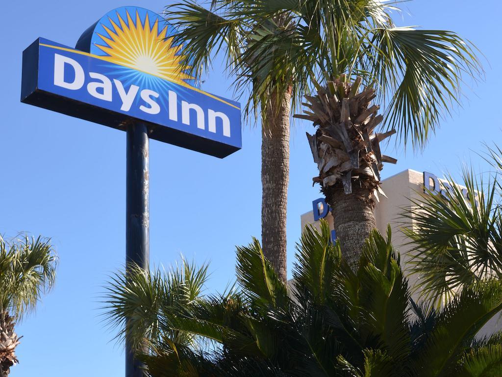 Days Inn By Wyndham Panama City Beach/Ocean Front Exterior foto
